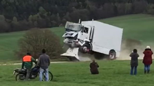 Watch How A Brand New Anti-Terror Barrier Can Protect Crowds From Truck Attacks!!