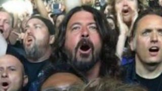 Dave Grohl Was Spotted Attending a Metallica Concert And He Didn’t Hold Back!