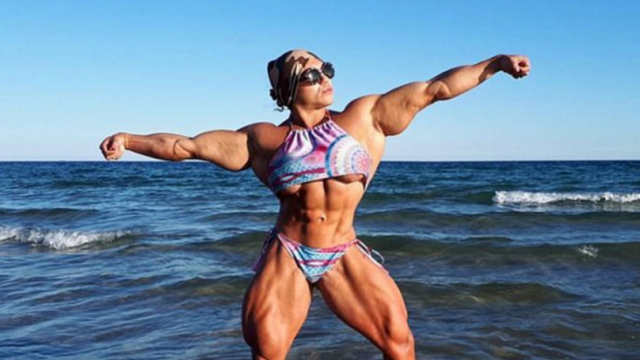 Female Powerlifter Returns To Sport After 18-Months Looking Swole As F*%k!