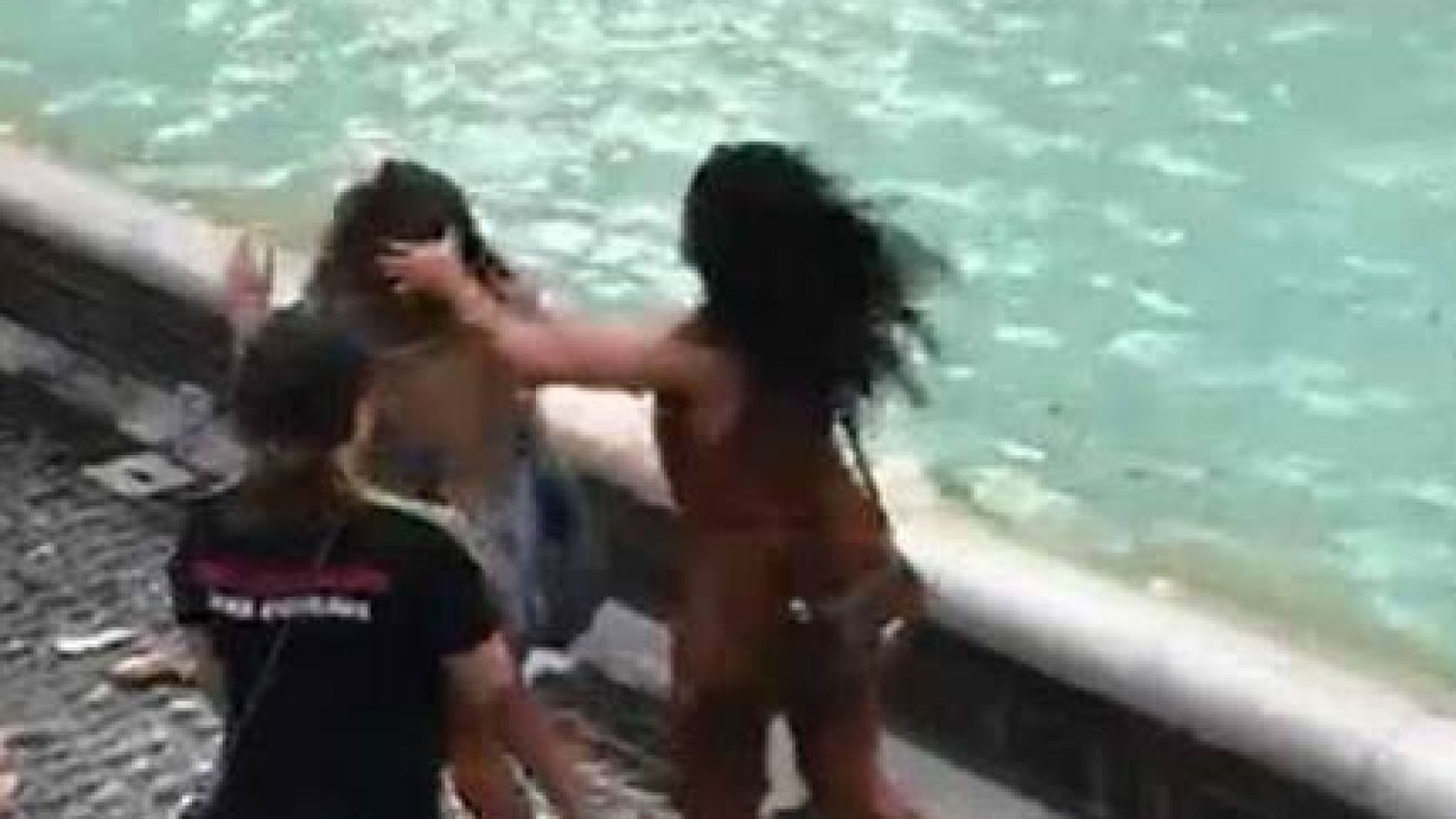 Selfie row ends in f*cken Trevi Fountain brawl