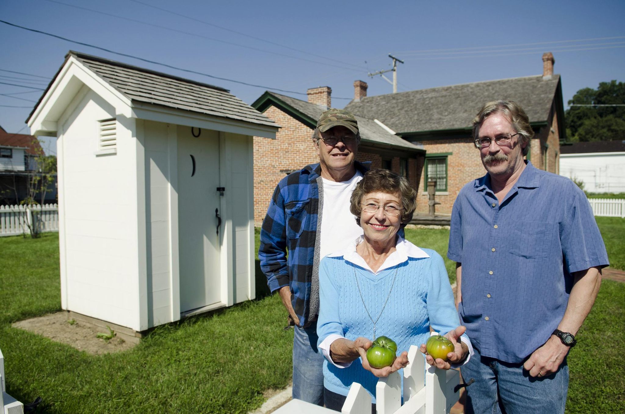 Tomato grown from 150 year-old Abe Lincoln dump compared to modern tomato