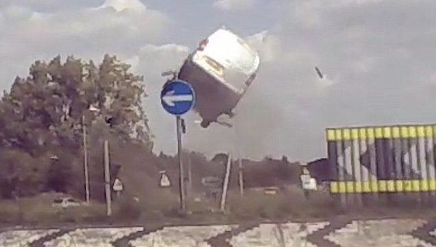 Van hurtles straight into roundabout like a f*cken game of Mario Kart