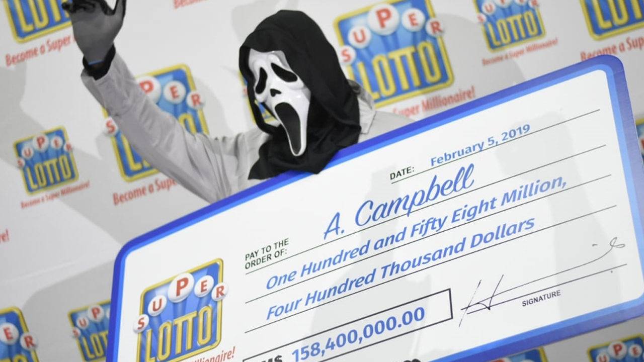 Genius lottery winning bloke wears “Scream” mask to collect prize ceremony