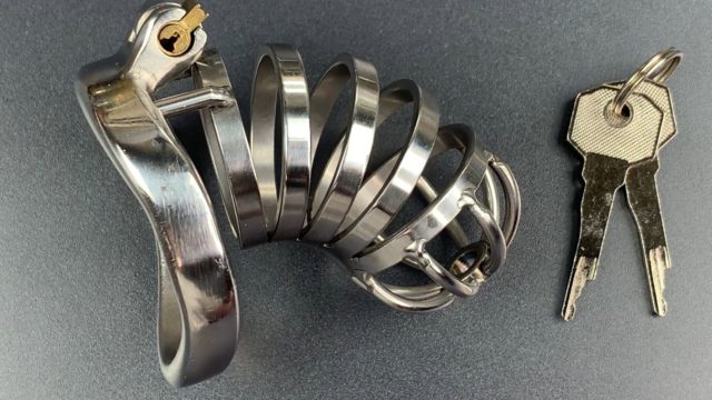 Bloke picks the lock on chastity cage with a condom wrapper