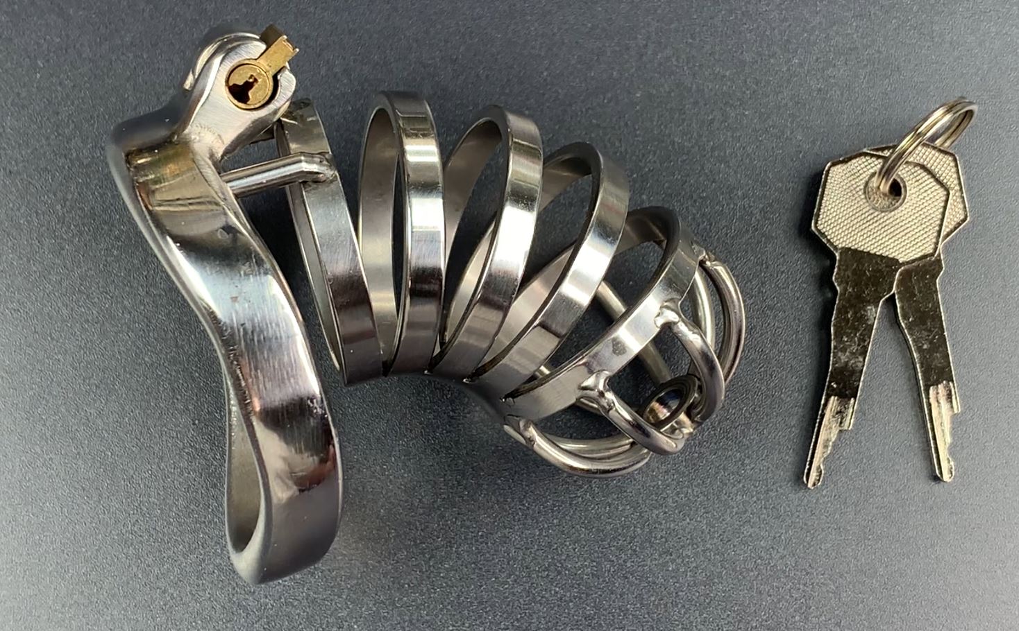 Bloke picks the lock on chastity cage with a condom wrapper