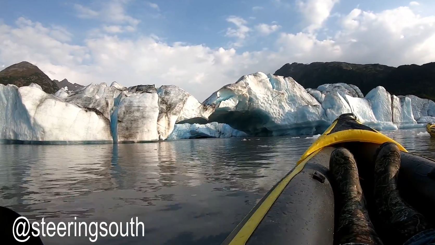 Collapsing glacial bridge ‘nearly kills’ nearby kayakers