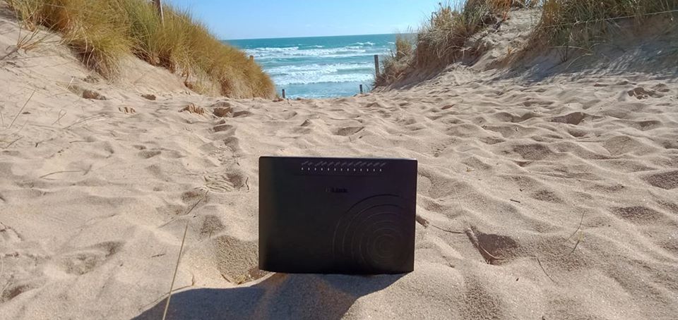 Parents take modem on daytrip after kids refused to leave house for family trip