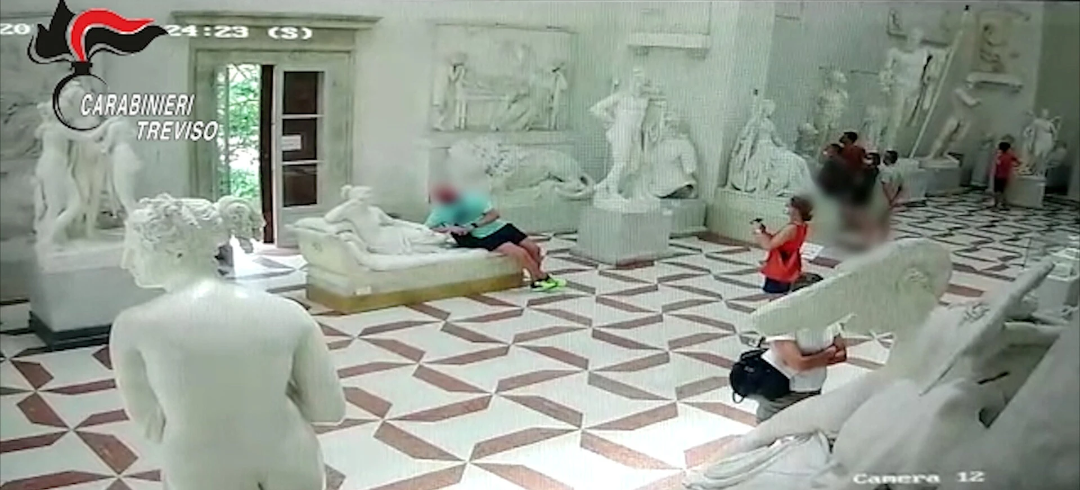 Bloke breaks toe off 19th century sculpture then sneaks off