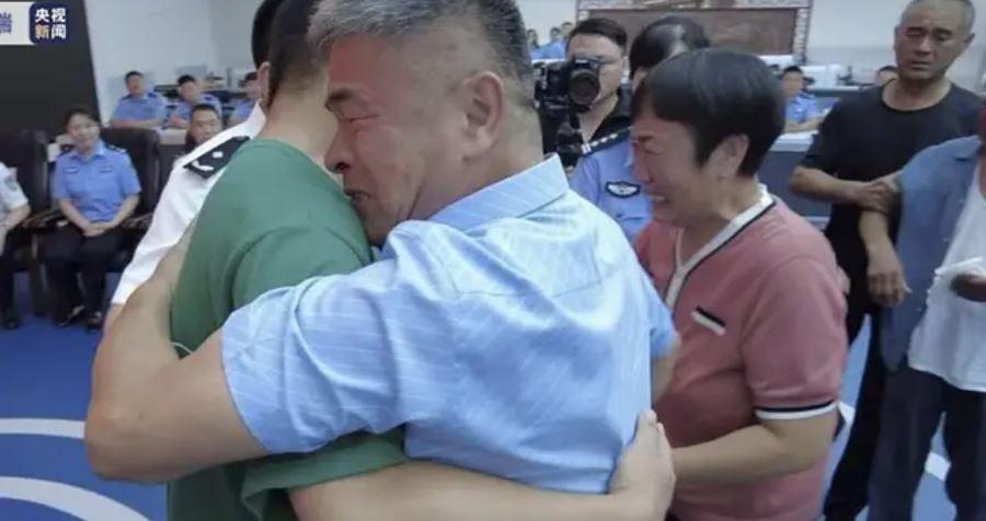 Father reunites with abducted son after spending 24 years searching for him