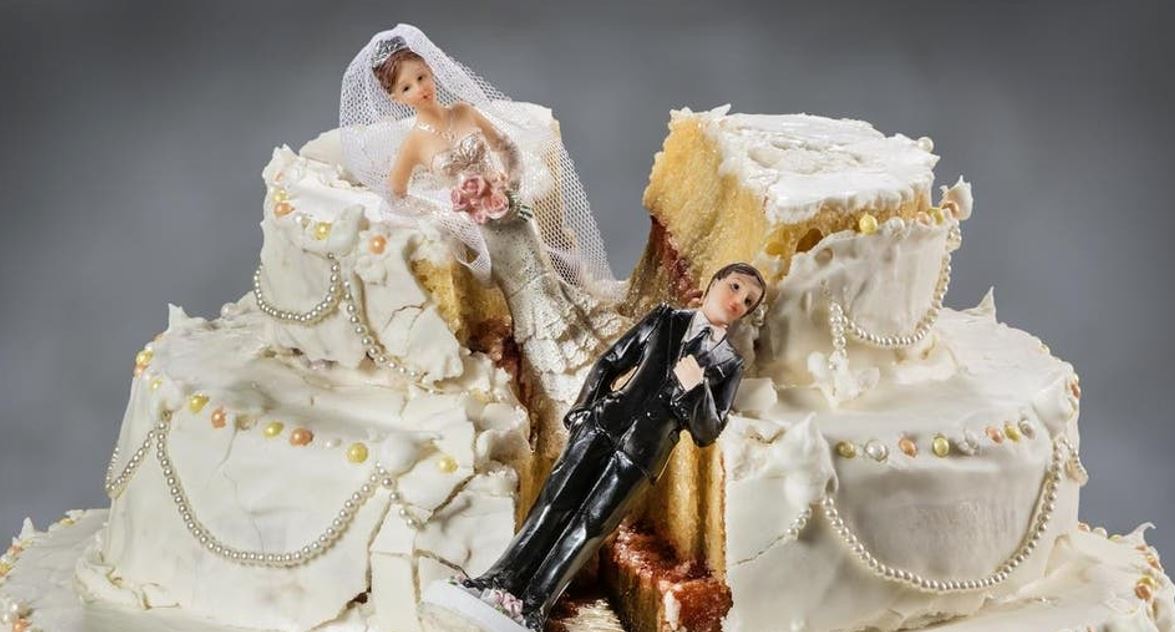 Wedding photographer shares signs a couple’s marriage won’t last